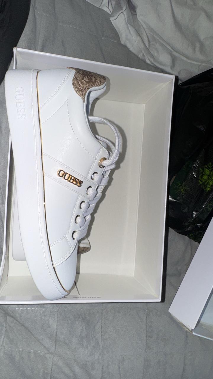 Кроссовки Guess