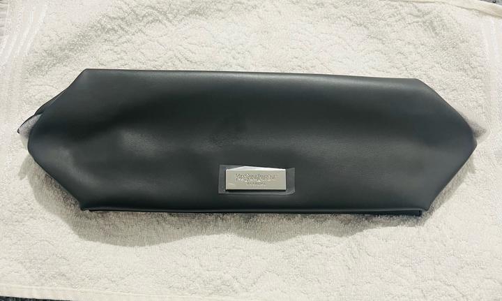 Косметичка Yves Saint Laurent Parfums в сером цвете (Grey)