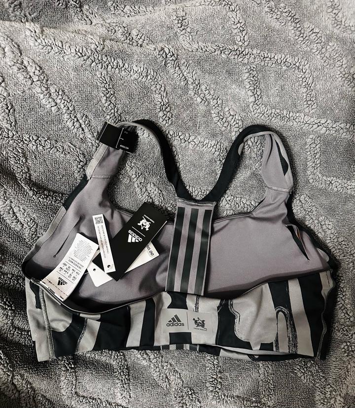 Спортивный топ adidas x Thebe Magugu (коллаборация adidas с южноафриканским диз)