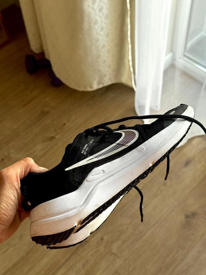 Кроссовки Nike 39