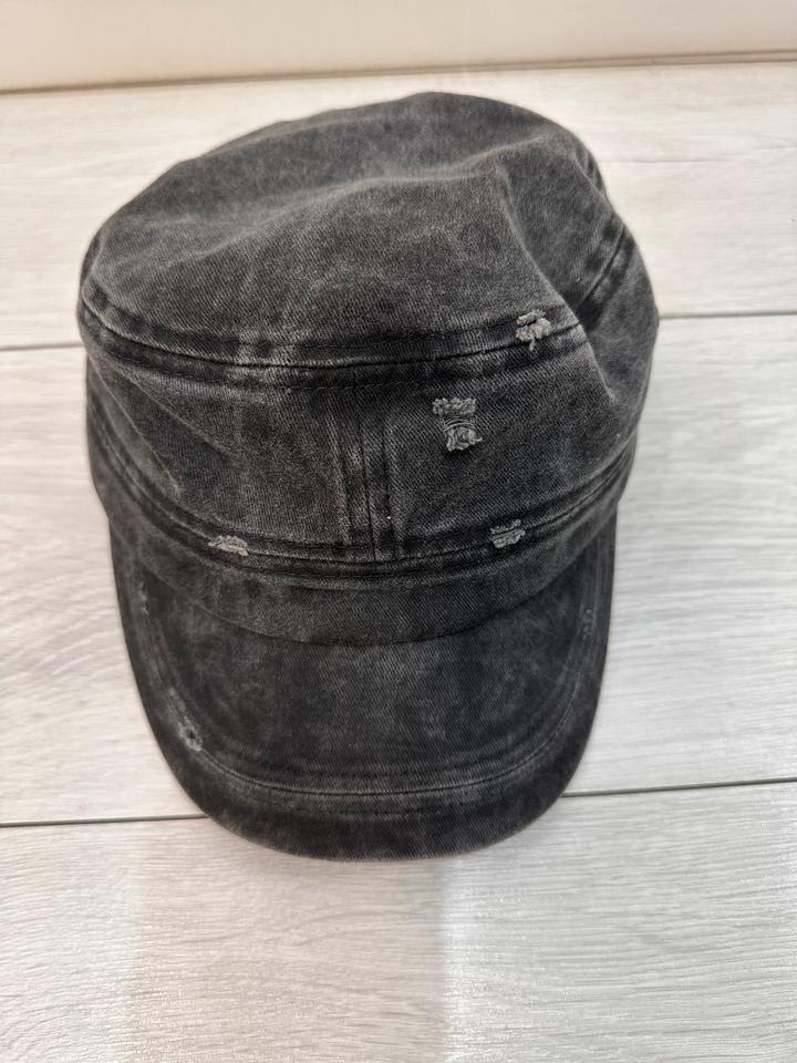 Кепи Bershka y2k