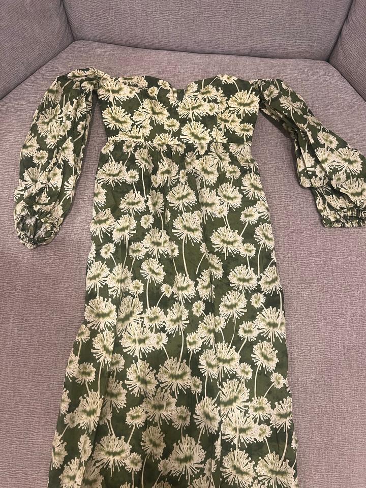 Zara Платье с цветочным принтом и открытыми плечами