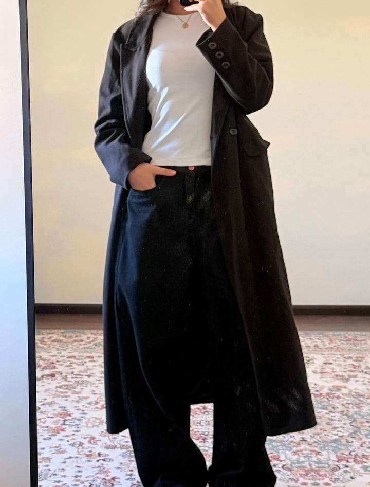 Черное пальто