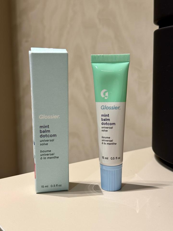 Бальзам для губ Glossier mint balm dotcom