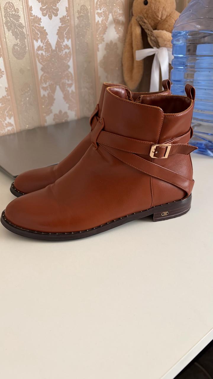 Женские ботинки 38 рр