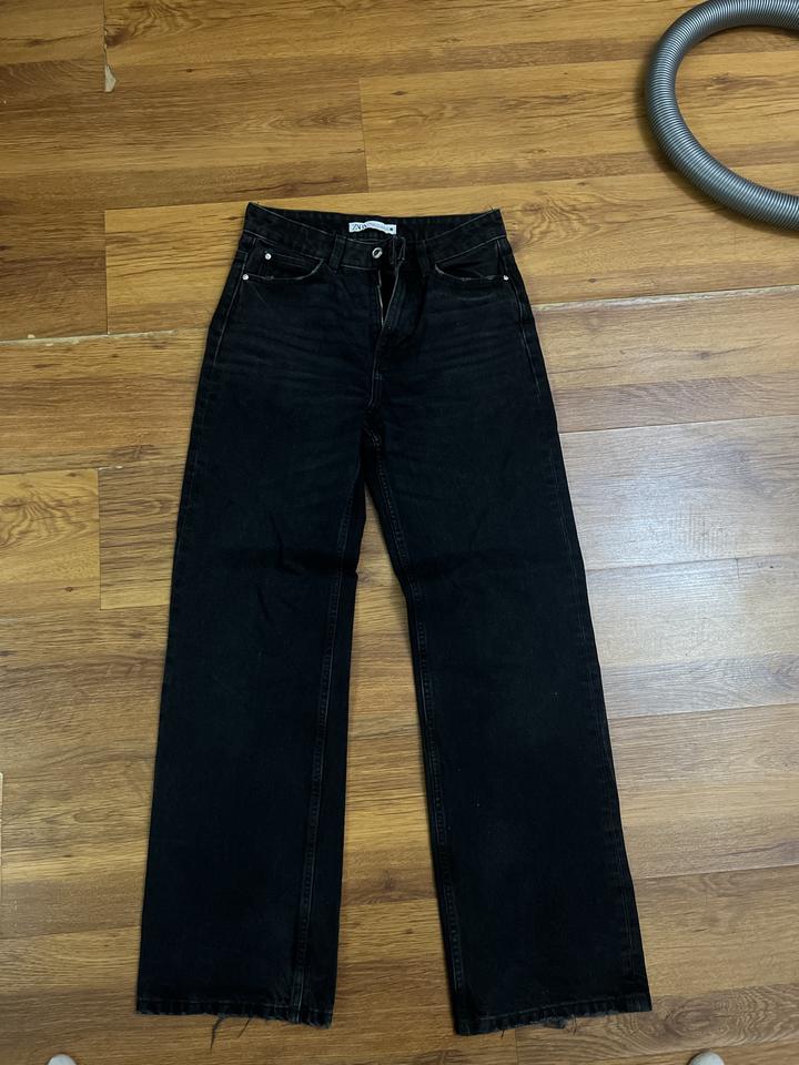 Черные джинсы Zara
