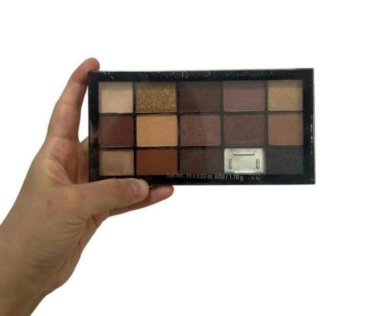 Палетка теней Makeup Revolution