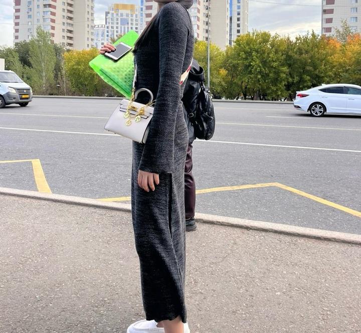 Трикотажное платье миди