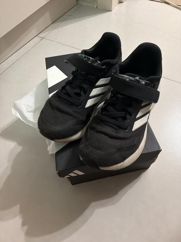 Кроссовки adidas