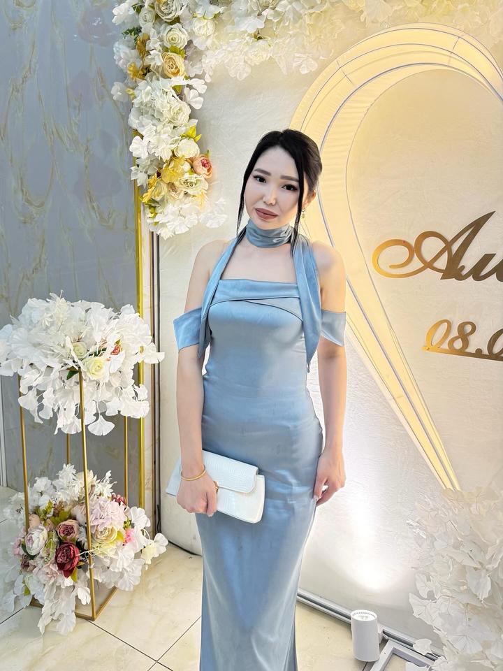 Viera Brand Вечернее платье миди с открытыми плечами