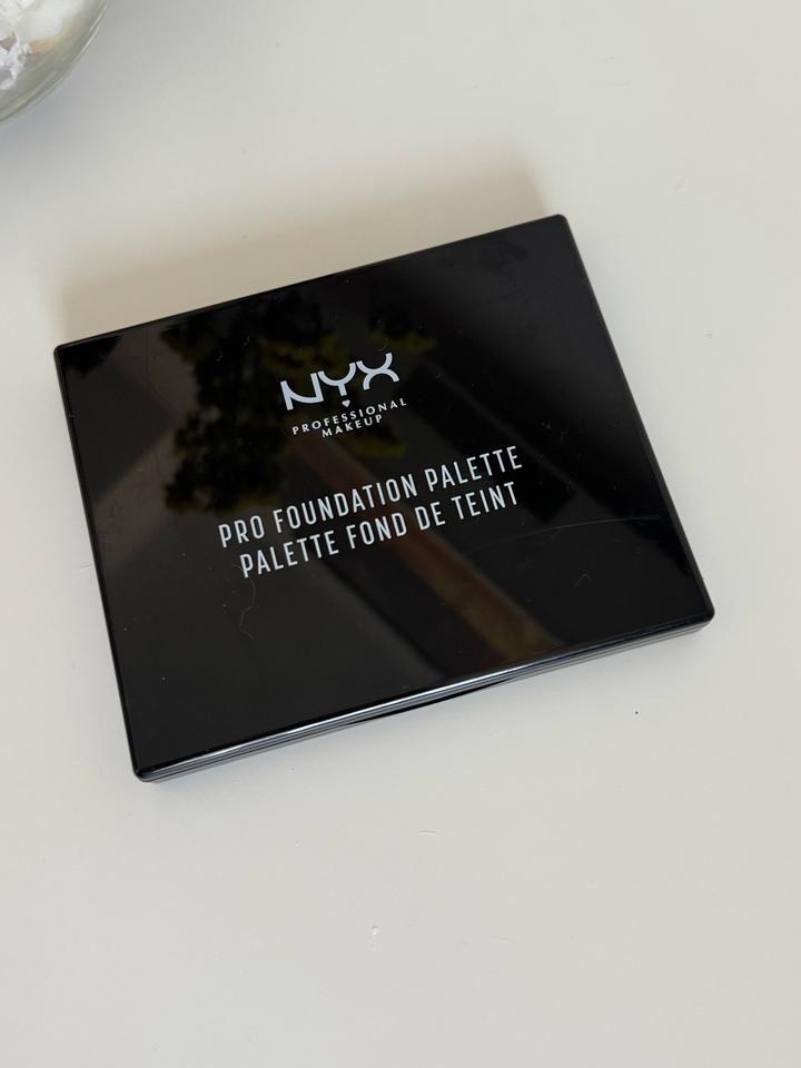 Палетка тональных основ NYX