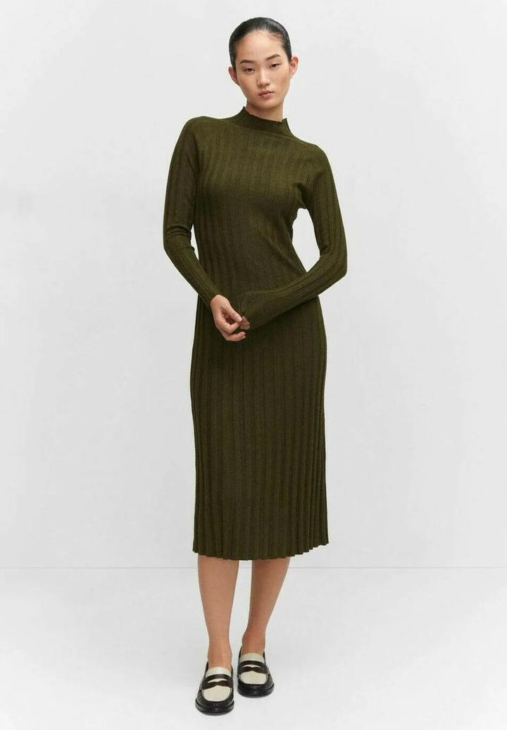 Трикотажное платье mango