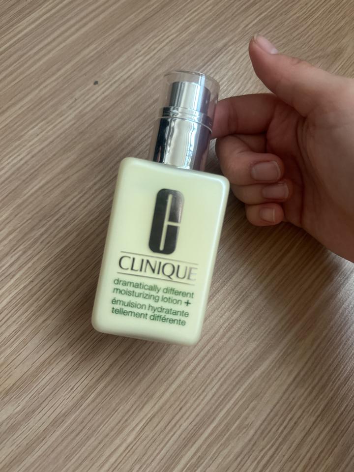 Увлажняющий лосьон Clinique Dramatically Different