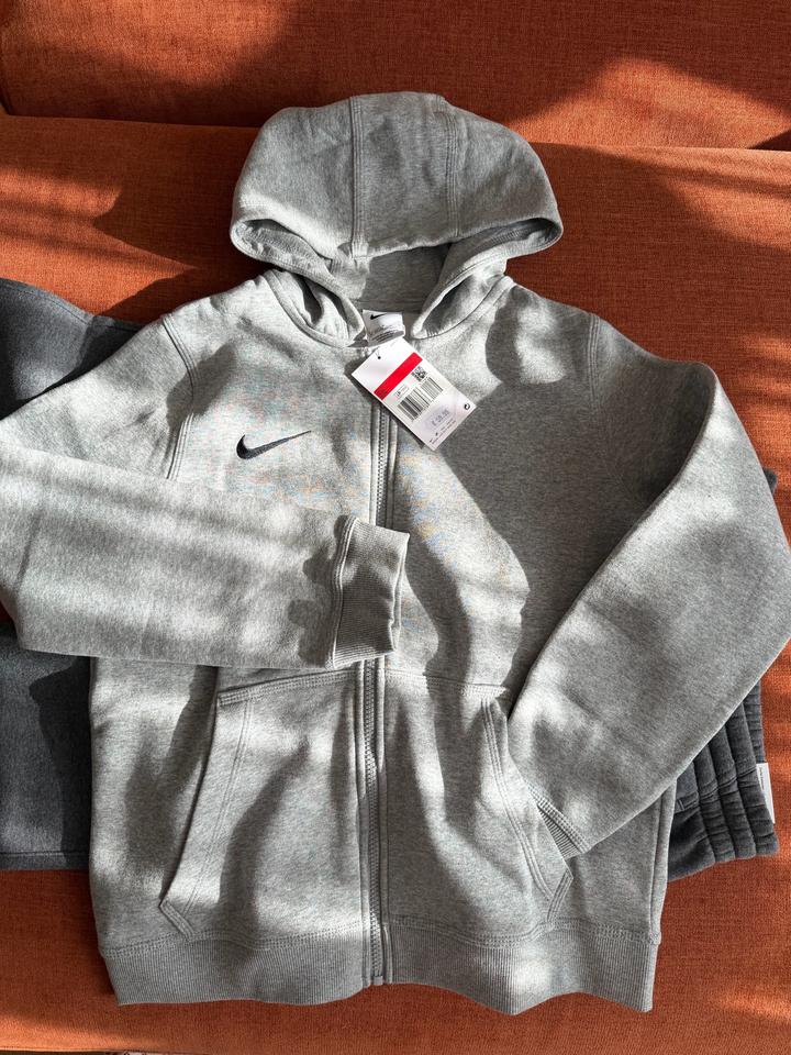 Толстовка Nike на молнии