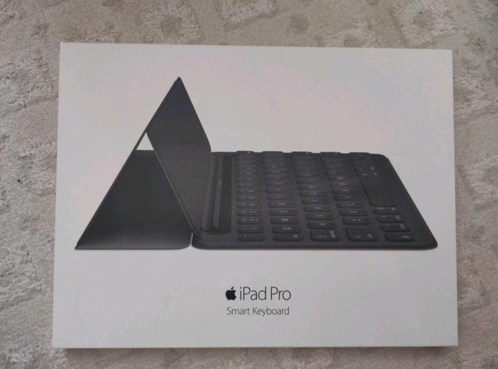 Apple Оригинальная клавиатура для Ipad Pro 9,7 (для других не подойдёт)