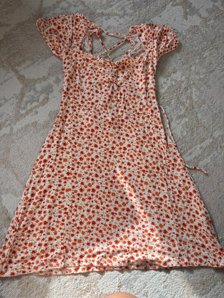 Летнее платье Bershka