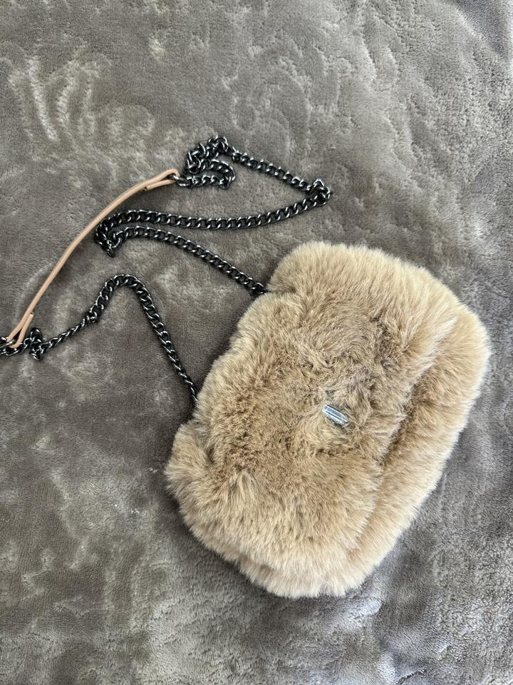 Stradivarius Сумка меховая на цепочке