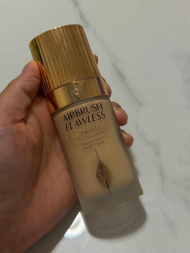 Тональный крем Charlotte Tilbury Airbrush Flawless Foundation