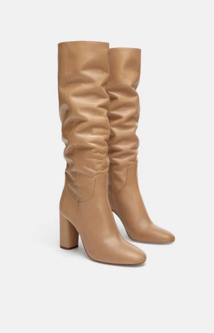 Zara Бежевые кожаные сапоги