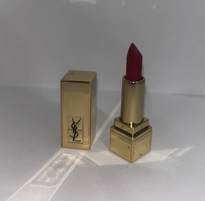 Губная помада Yves Saint Laurent Rouge Pur Couture 01