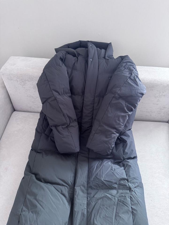 Женский пуховик Guess