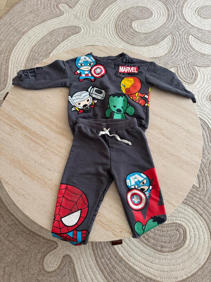 Marvel спортивный костюм от Zara