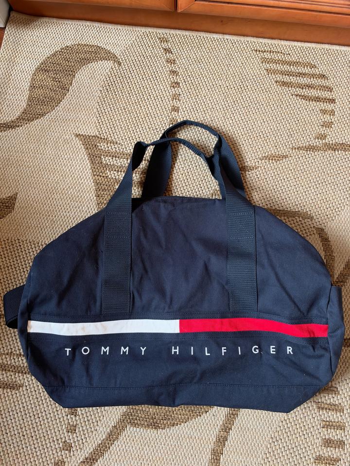 Спортивная сумка Tommy Hilfiger