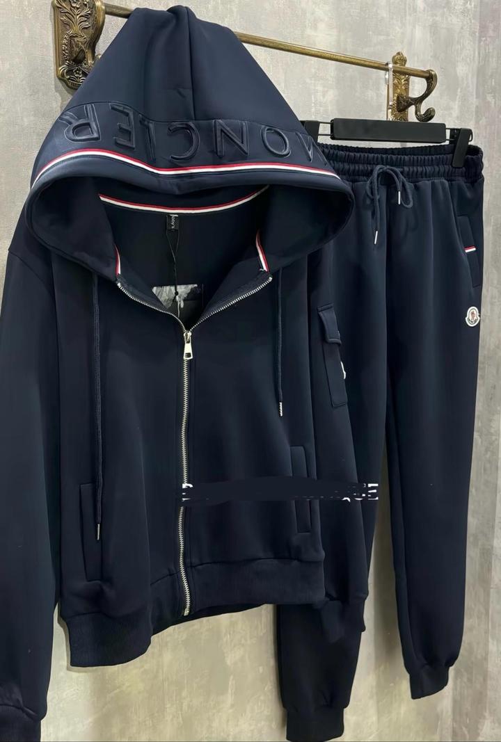 Спортивный костюм Moncler
