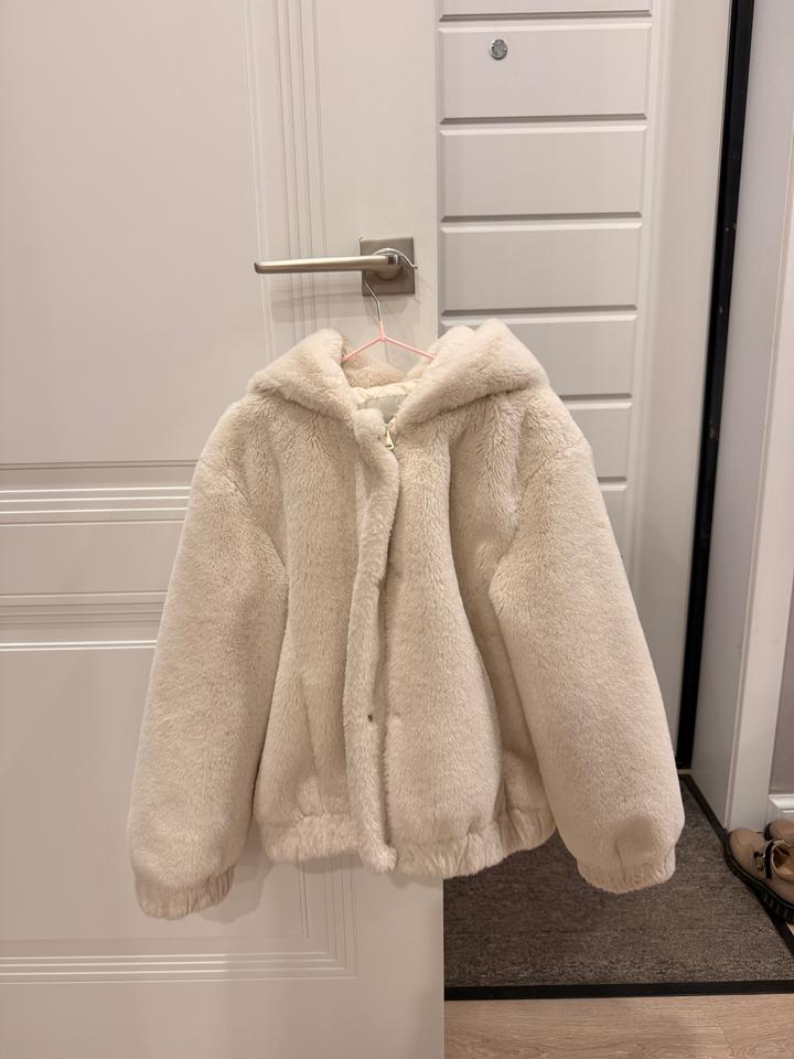 Куртка ZARA для девочки из искусственного меха
