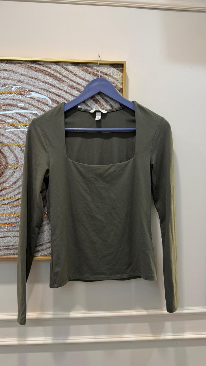Лонгслив H&M. Размер S. Цвет хаки.