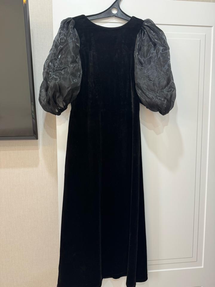 Платье бархатное MUST HAVE
