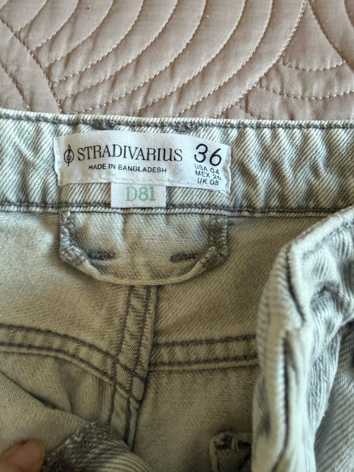 Джинсы Stradivarius