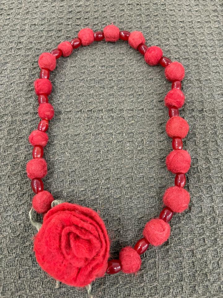 Handmade (ручная работа) Бусы из валяной шерсти с цветком