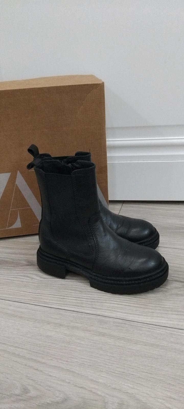 Zara Демисезонные ботинки на девочку б/у в отличном состоянии размер 32