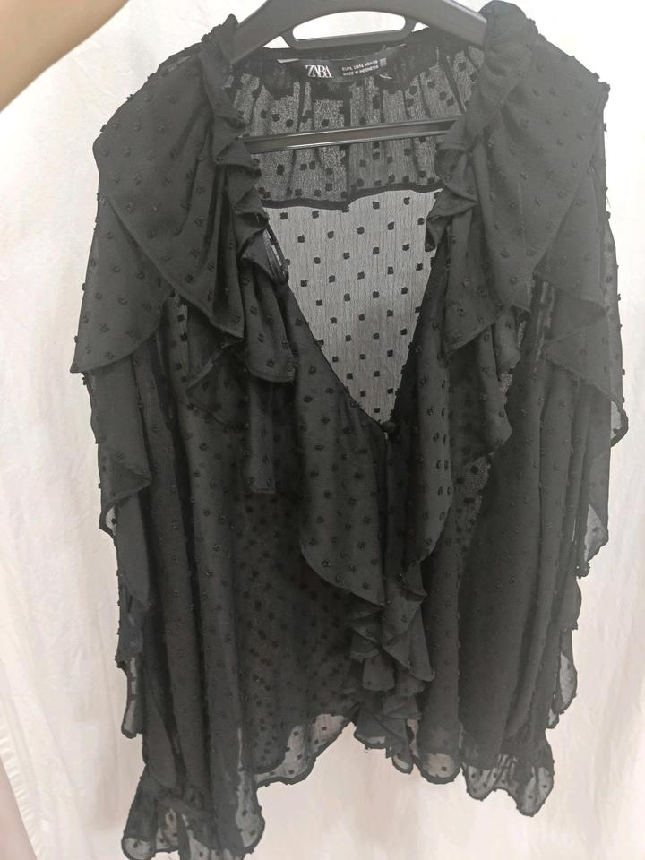 Черная блуза с воланами Zara