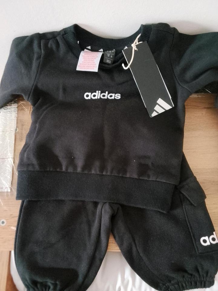 Adidas Костюм новый