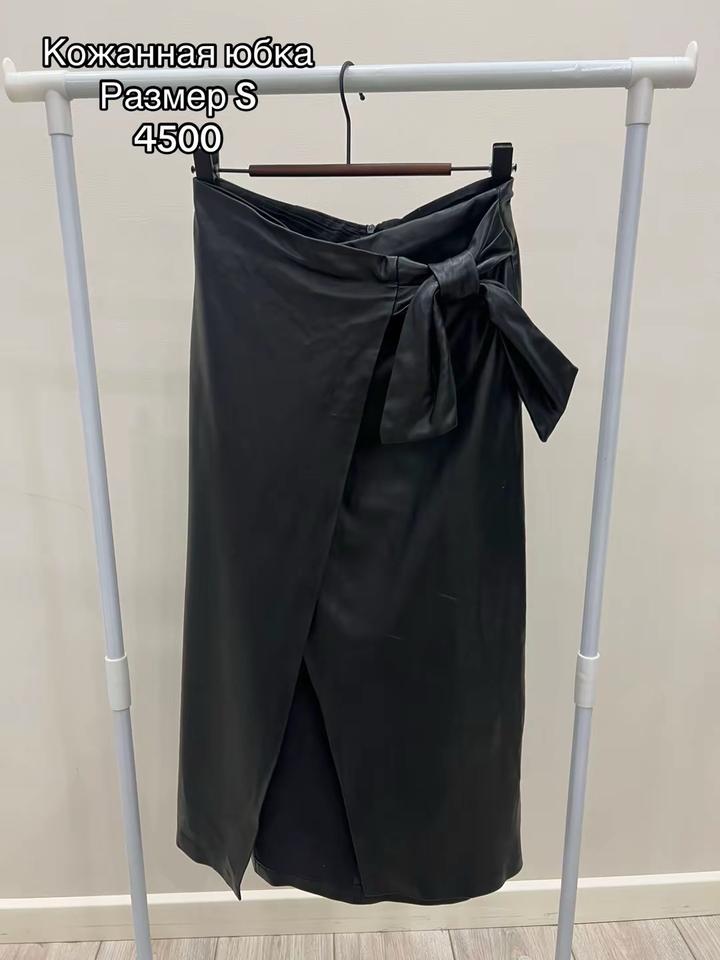 Юбка из экокожи с разрезом Stradivarius