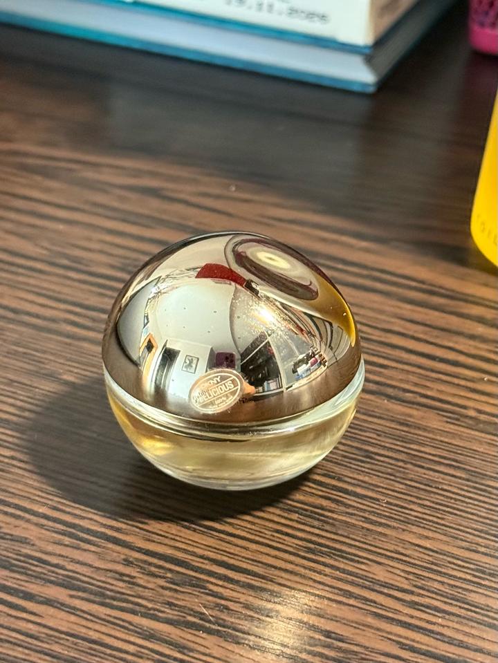 Парфюмерная вода DKNY Golden Delicious