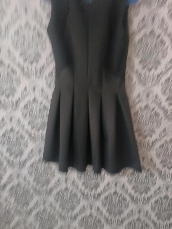 Черное платье
