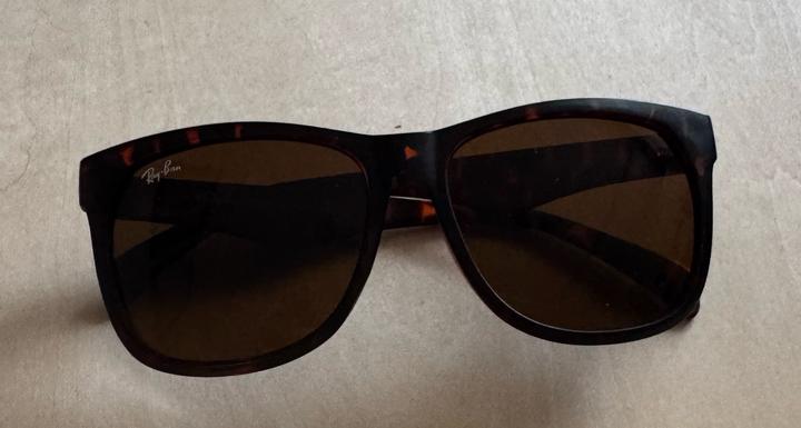 Солнцезащитные очки Ray-Ban