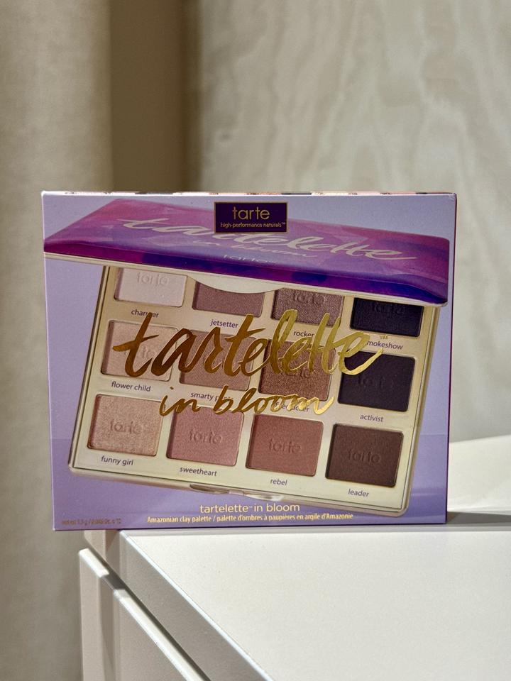 Палетка теней tartelette in bloom