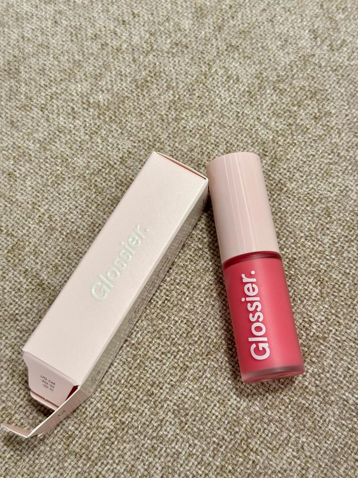 блеск для губ Glossier lip glaze