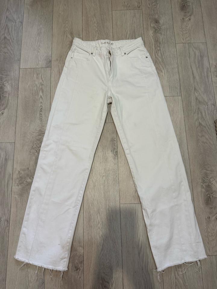 Белые джинсы wide leg