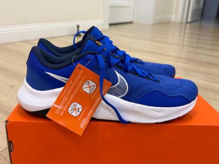 Кроссовки Nike Legend Essential 3 NN