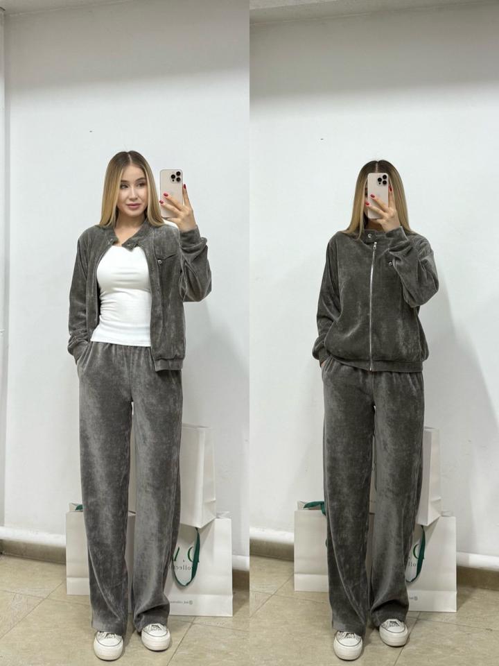 Велюровый спортивный костюм