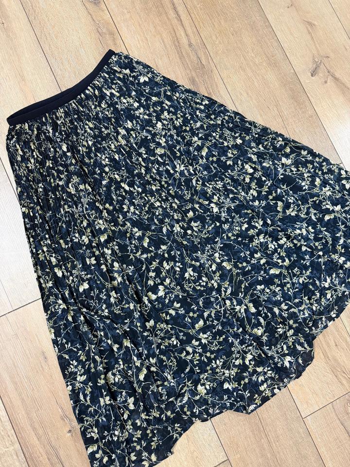 Uniqlo Плиссированная юбка миди с цветочным принтом