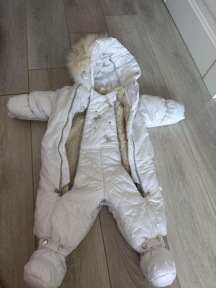 Зимний комбинезон для девочки