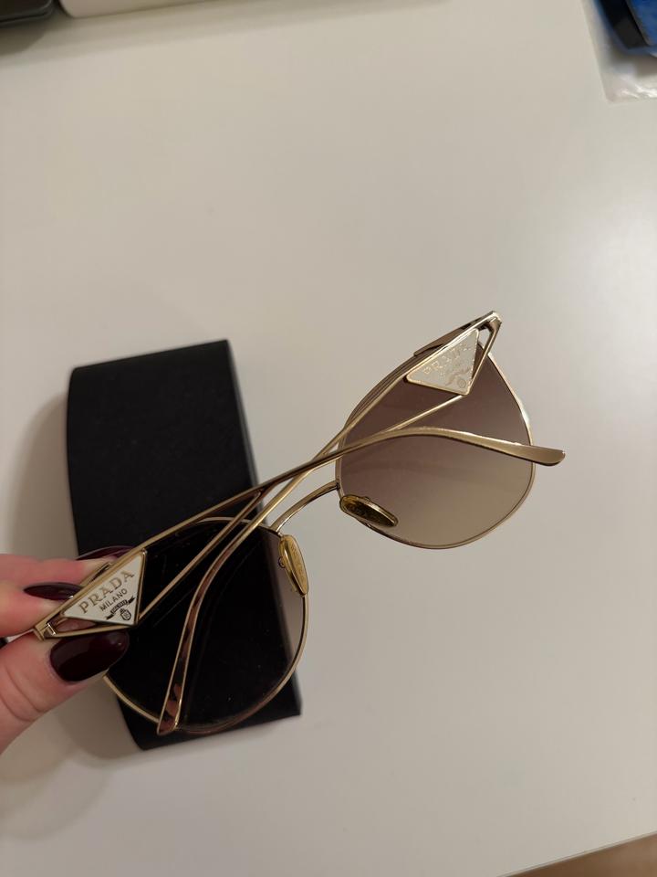 Солнцезащитные очки Prada