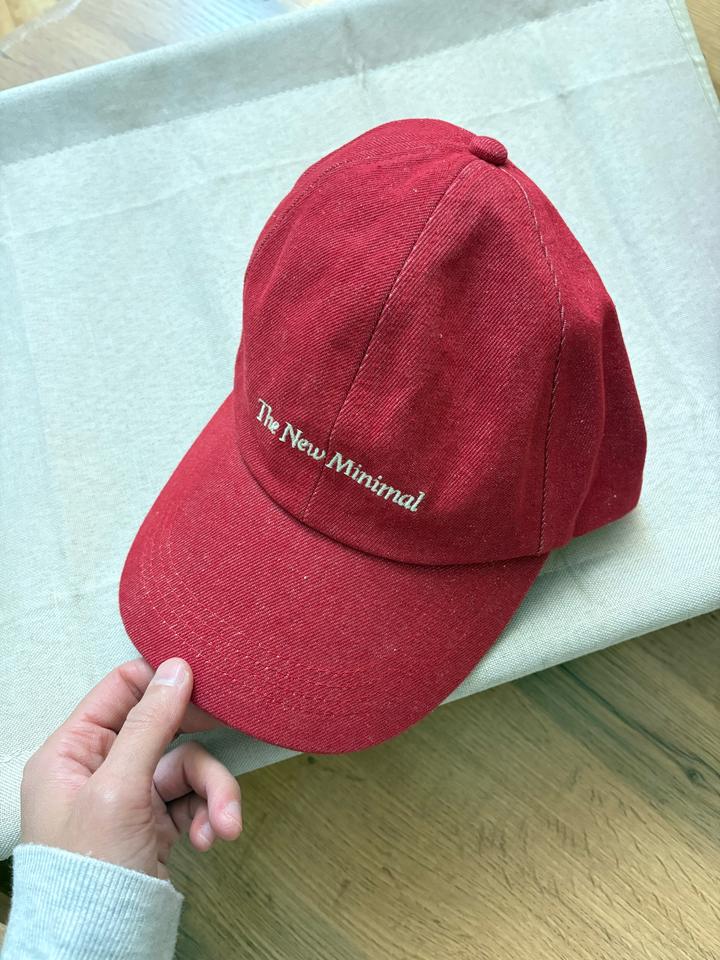 Кепка от Mango