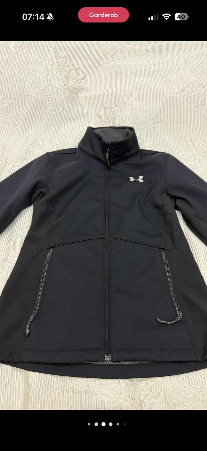 Женская Куртка-ветровка Under Armour оригинал, Размер S. На Флисе теплая
